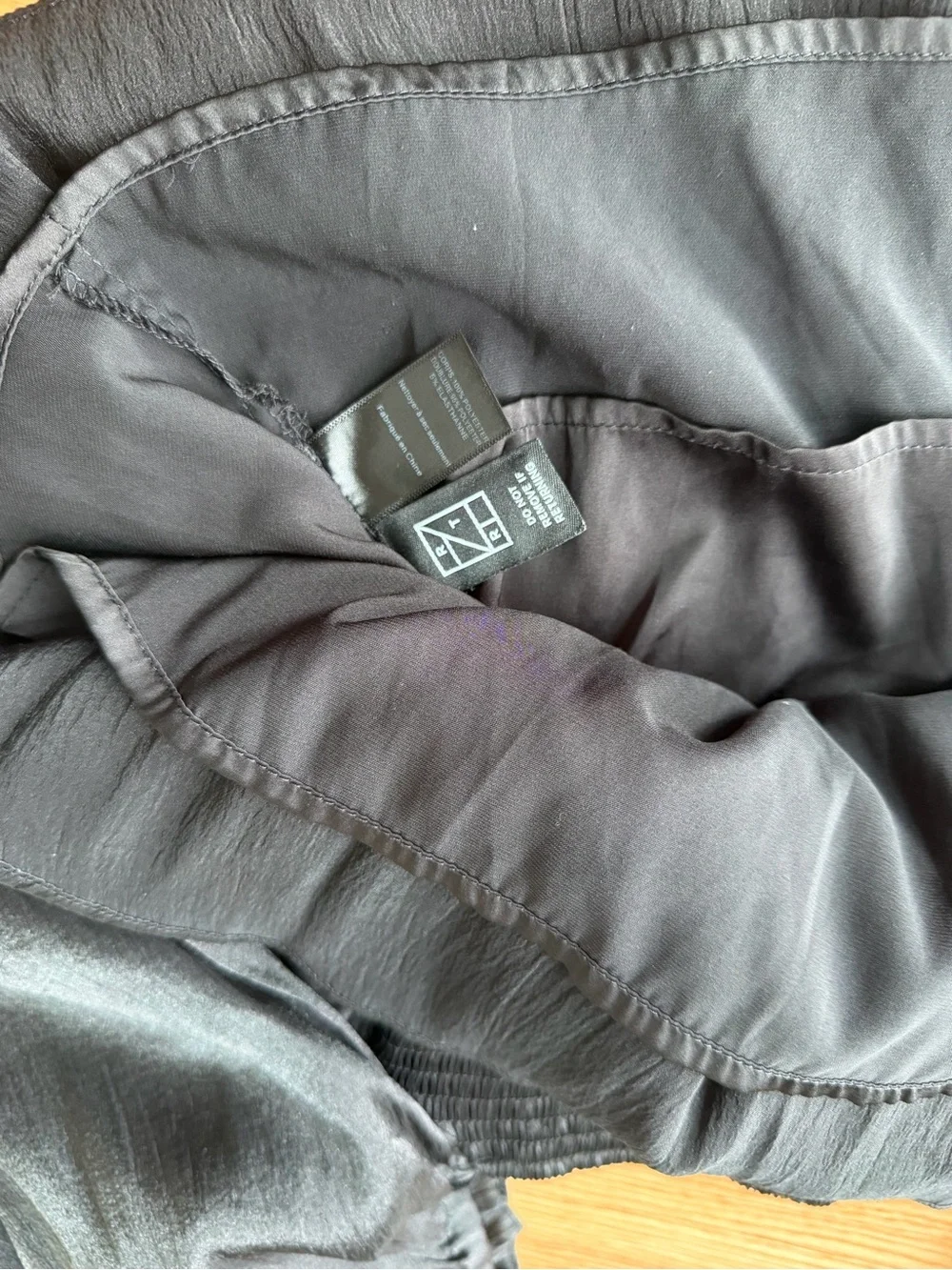 Astr label black
